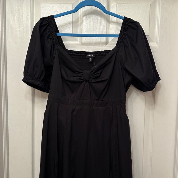 Torrid Elegant Black Poplin Puff Sleeve with Pockets Midi Dress Size 00 New - Picture 2 of 10